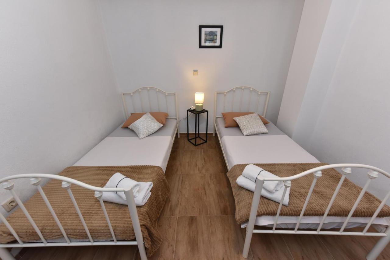 Apartment Loro With Jacuzzi Posedarje Buitenkant foto