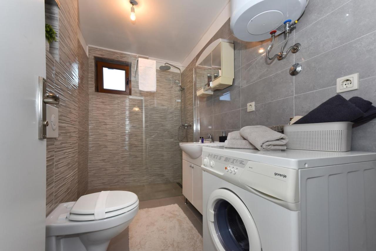 Apartment Loro With Jacuzzi Posedarje Buitenkant foto